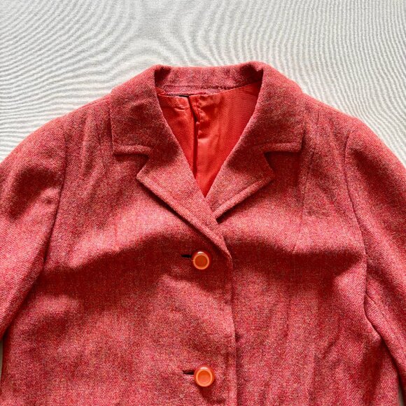 Vintage Cranberry Wool Tweed Weave Coat with Bakelite-Look Buttons Medium - Picture 2 of 16